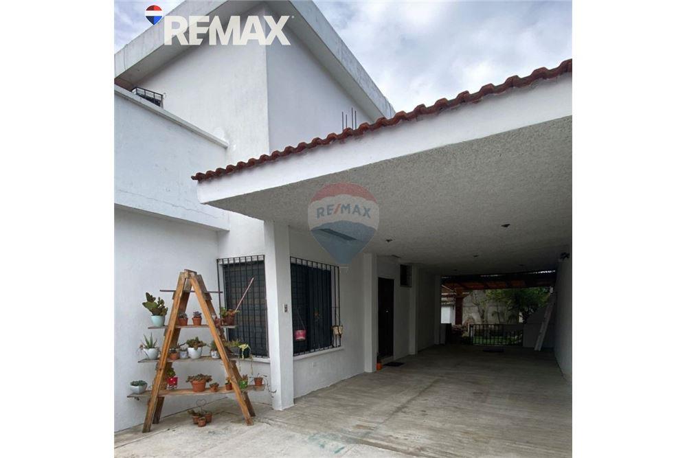 Villa - Te Koop - Mixco, Guatemala, Guatemala - 1 - 902611001-83