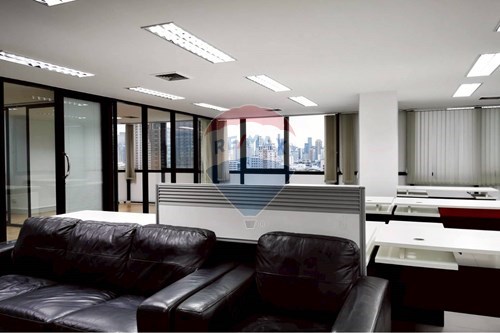 Office building for rent in Ekamai