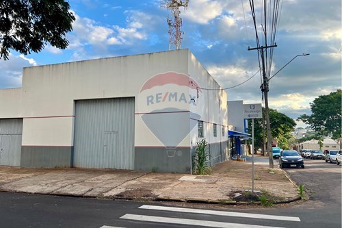 Venda-Galpão-Rua Marquês dos Réis , 4040  - Próximo à Catedral  - Zona VII , Umuarama , Paraná , 87503610-960171005-27