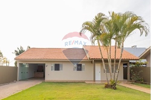 Venda-Casa-Rua Gilberto Gutierrez Beltrão , 321  - PROX A ASERMUTO  - Jardim Gisela , Toledo , Paraná , 85905200-960131034-12