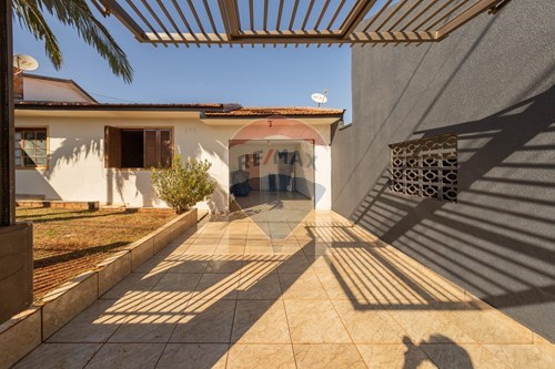 Venda-Casa-Jardim Coopagro , Toledo , Paraná , 85903696-960131034-11